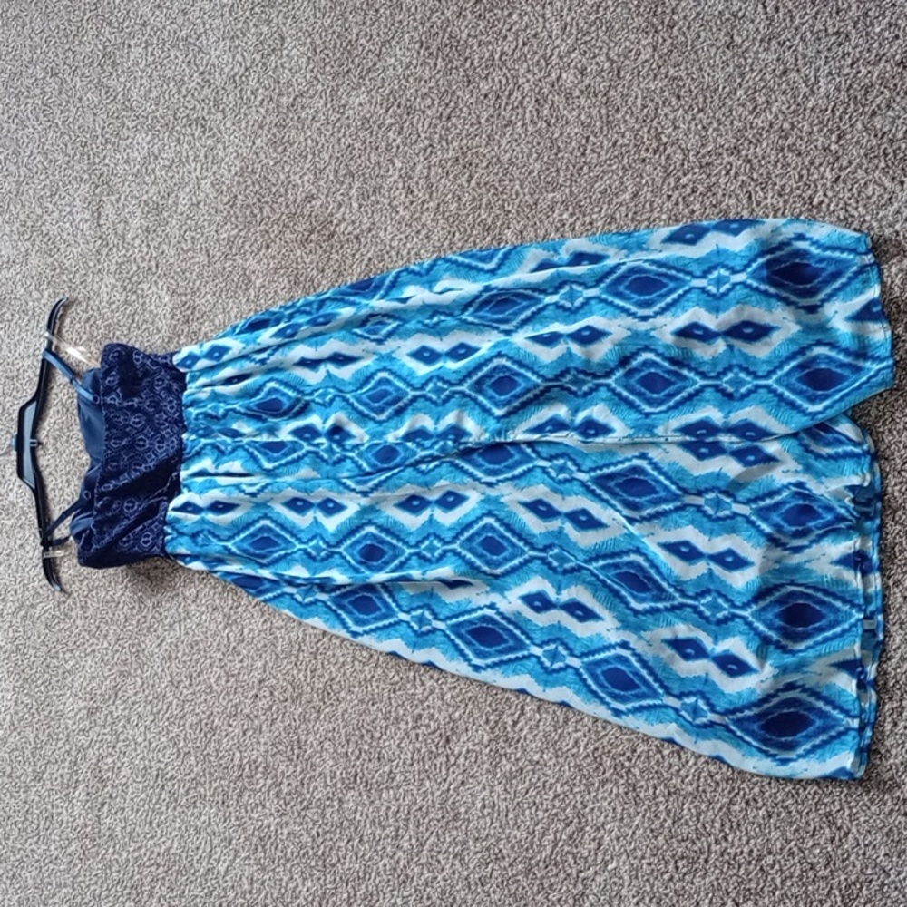 Dress - Picture 2 of 4